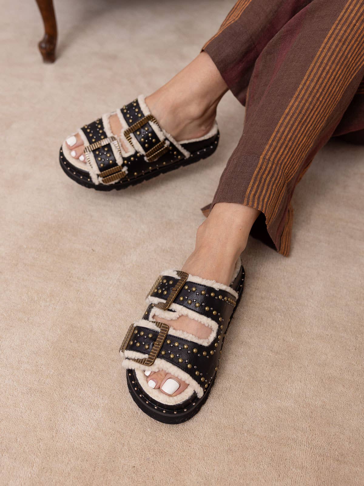The Gaylen | Black Studded Buckle Fleece-Lined Slide