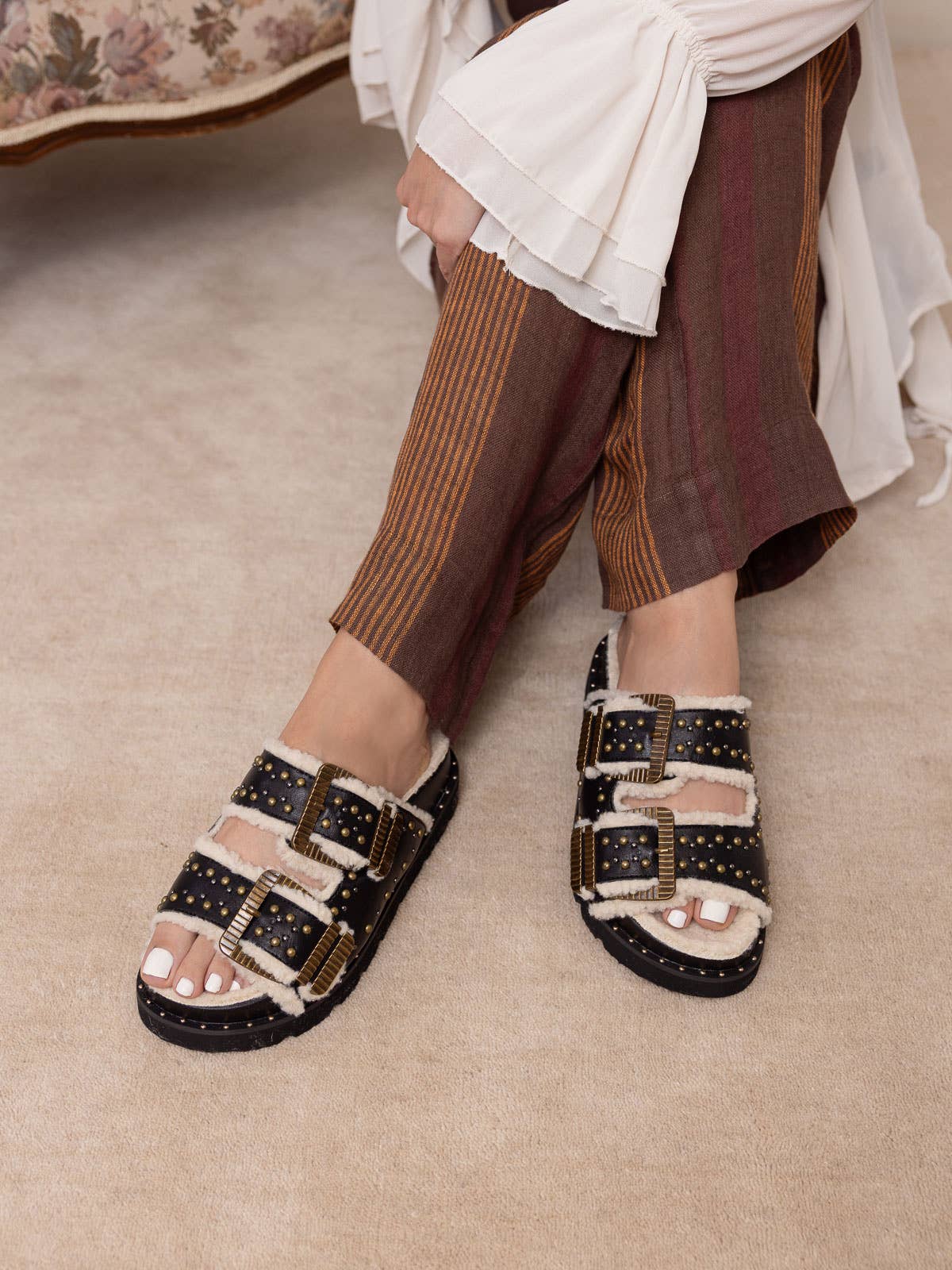 The Gaylen | Black Studded Buckle Fleece-Lined Slide