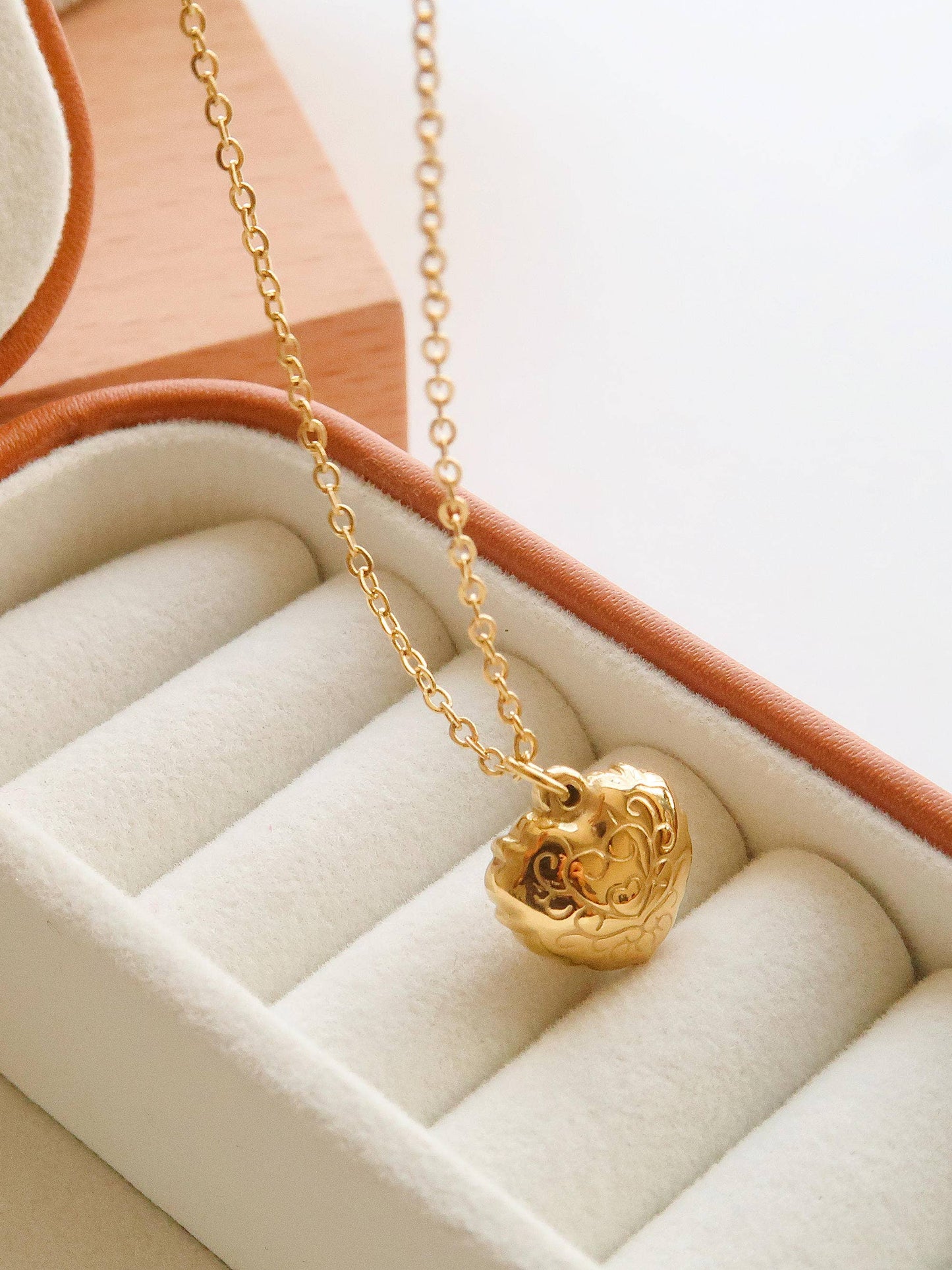 Josie Vintage Heart Necklace | Waterproof Jewelry