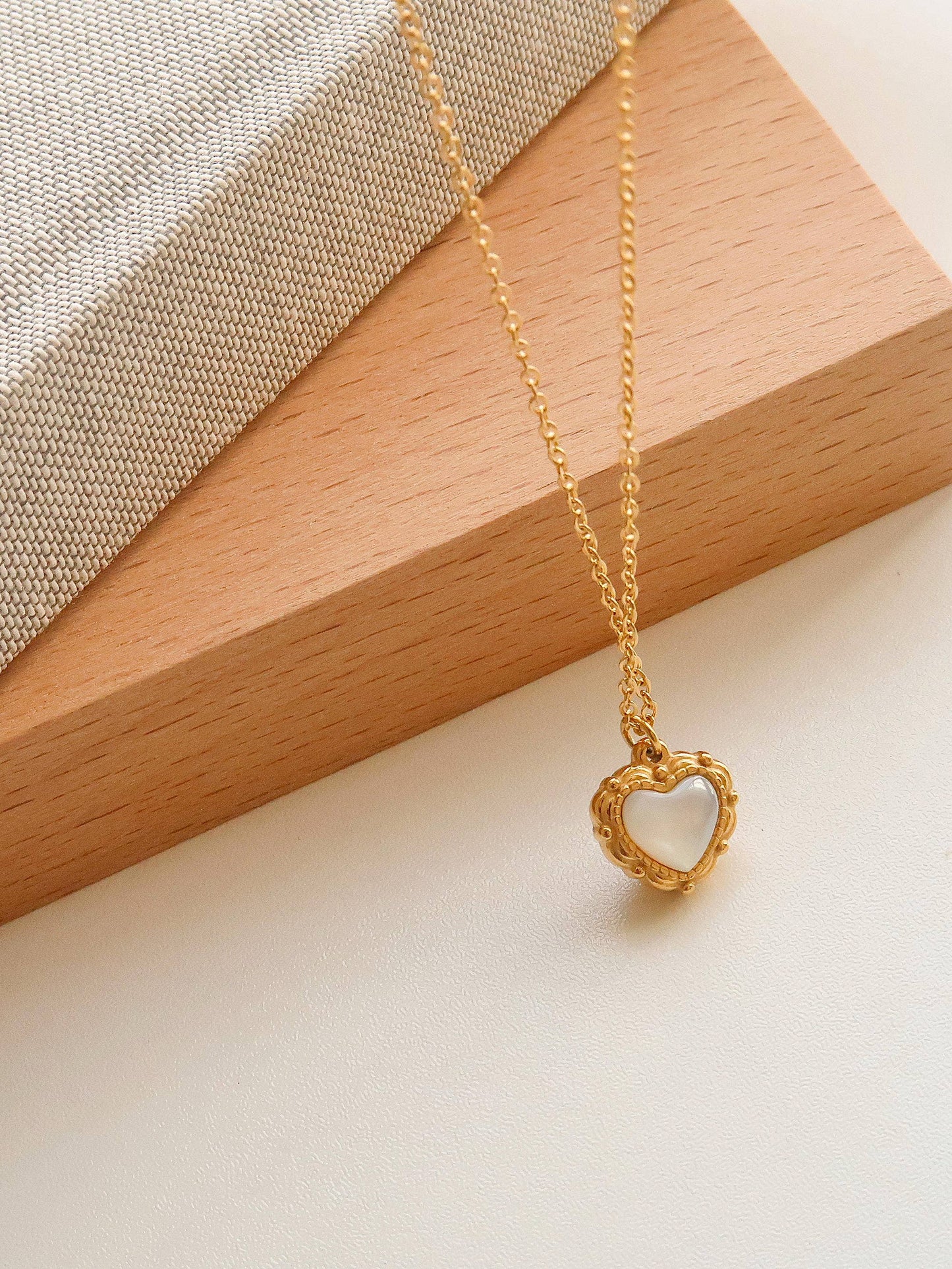 Josie Vintage Heart Necklace | Waterproof Jewelry