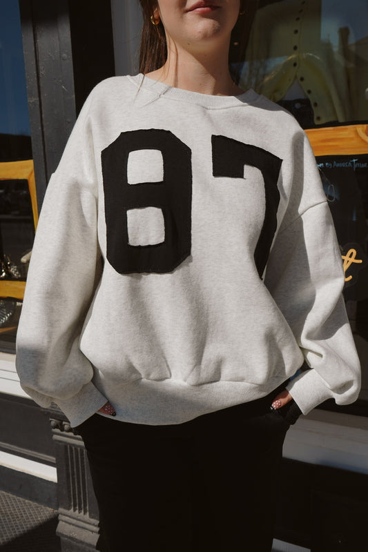 "87" Graphic Balloon Sleeve Sweatshirt