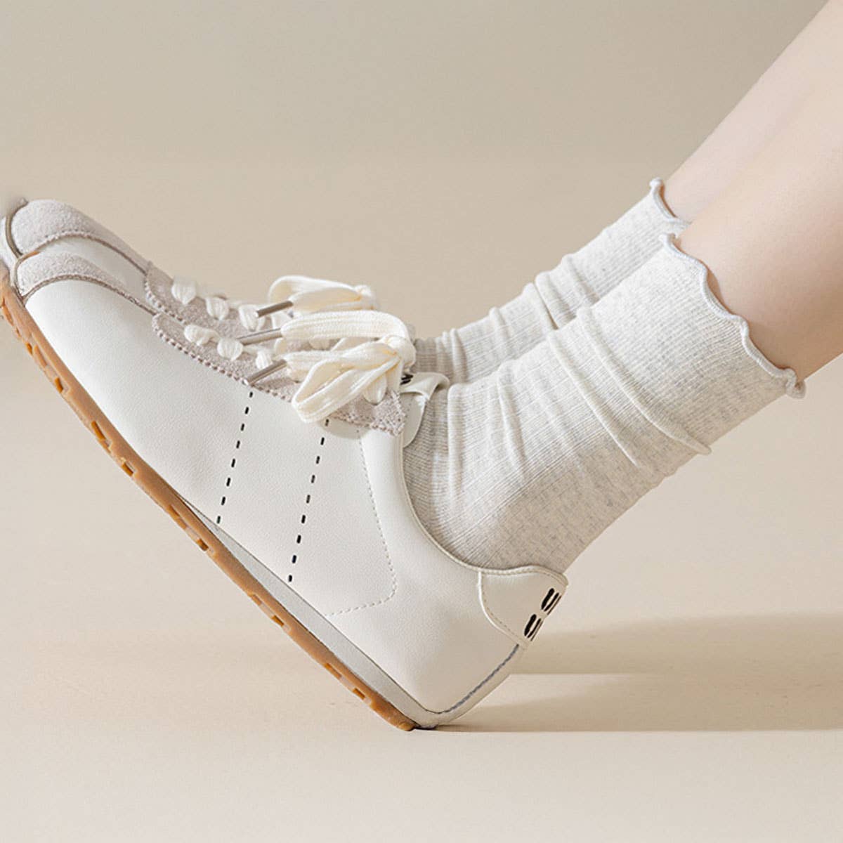 Essential Ruffle Crew Socks