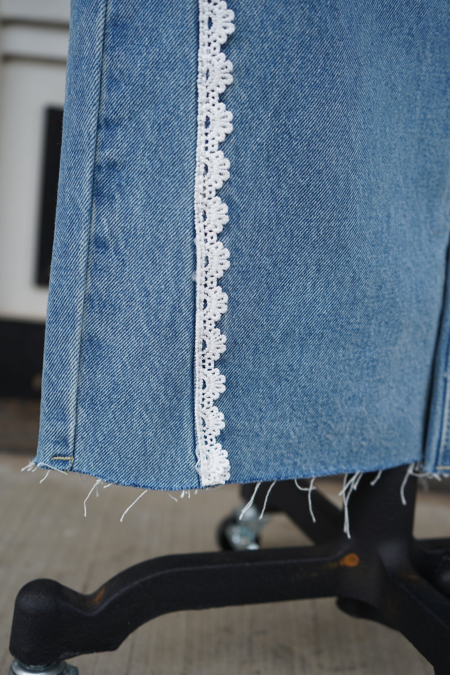Ainsley Lace Detail Barrel Jean
