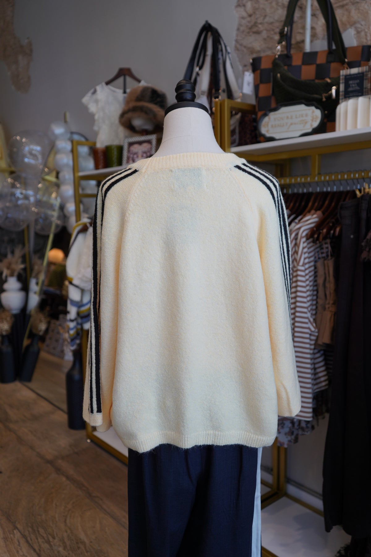 Aemi Striped 3/4 Sleeve Sweater