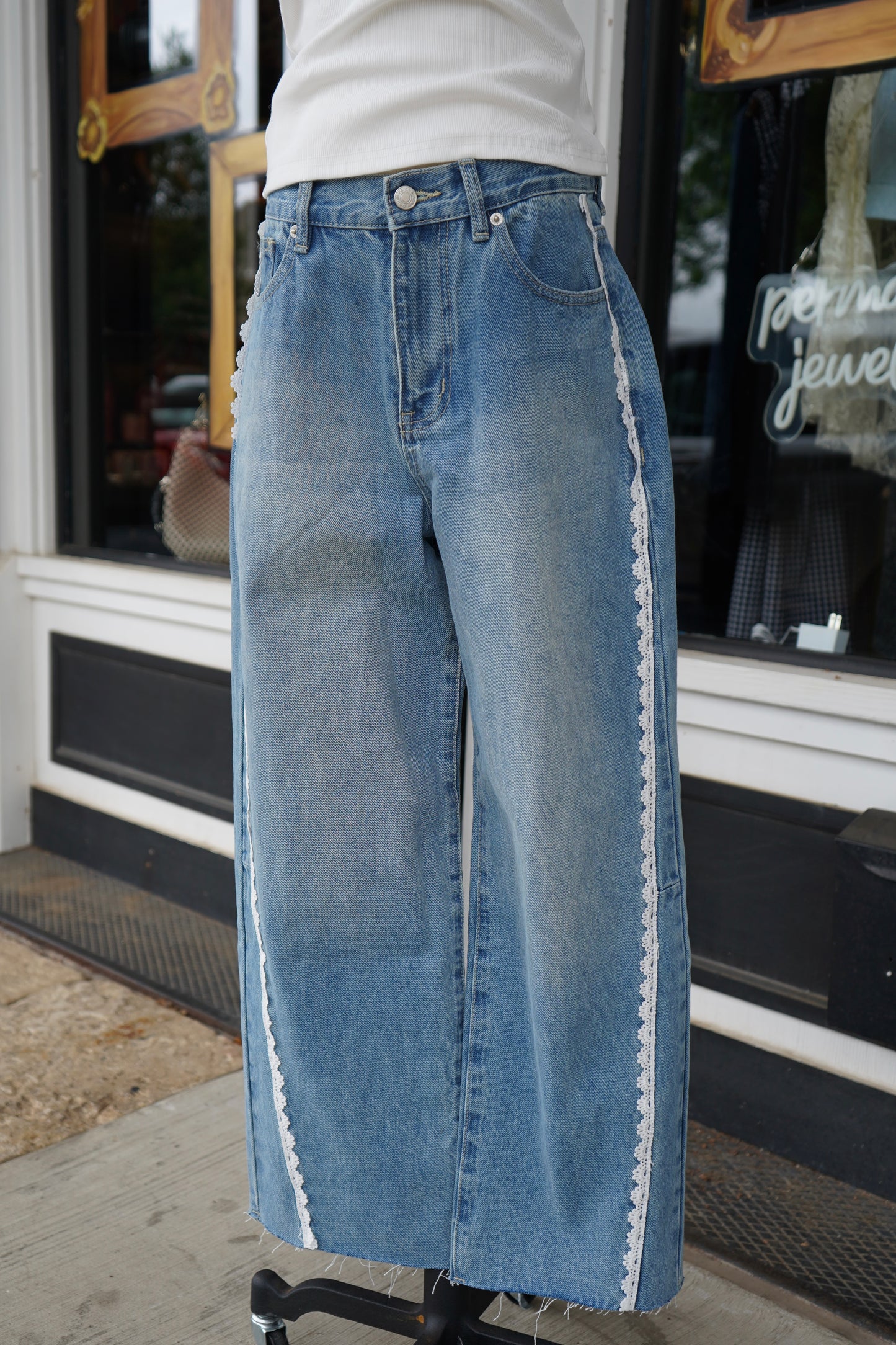 Ainsley Lace Detail Barrel Jean