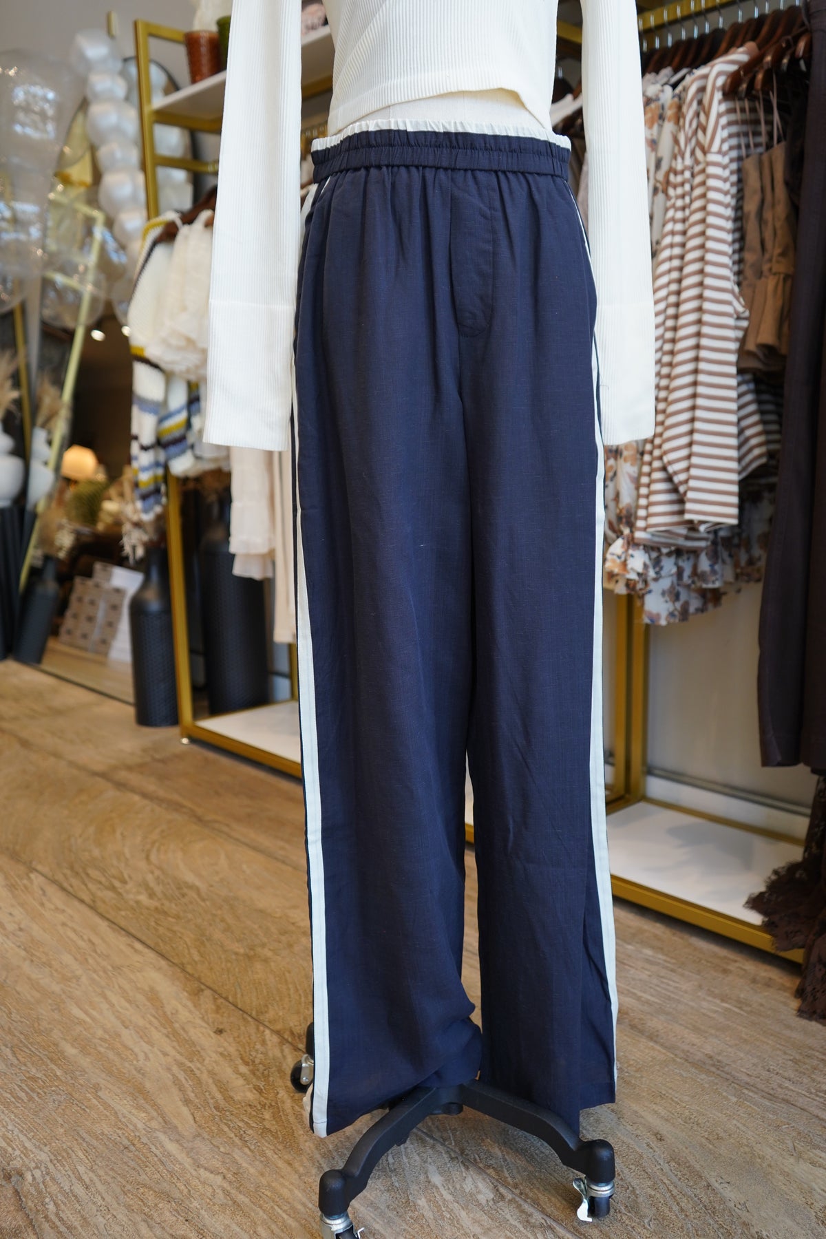 Noir Linen Blended Track Pants