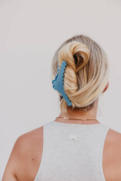 Scalloped Hold Everything Claw | KAXI
