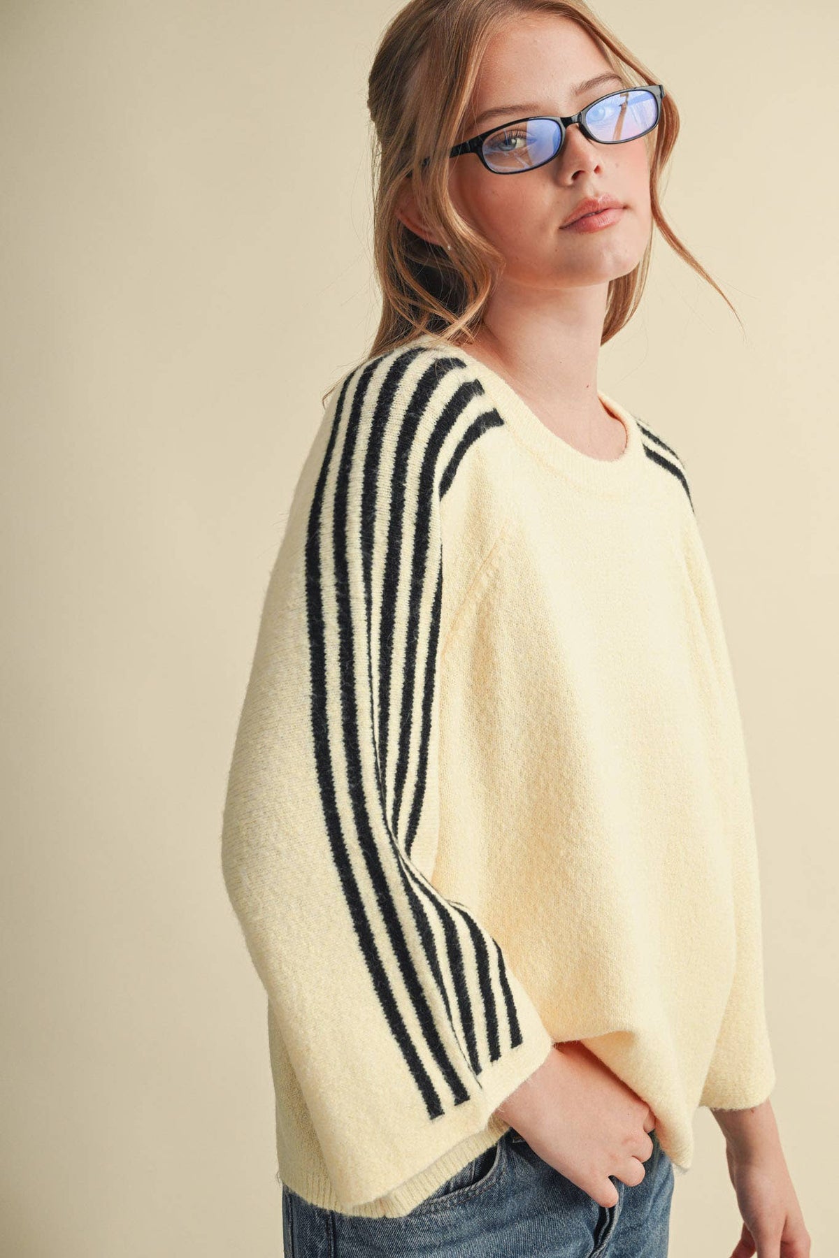 Aemi Striped 3/4 Sleeve Sweater